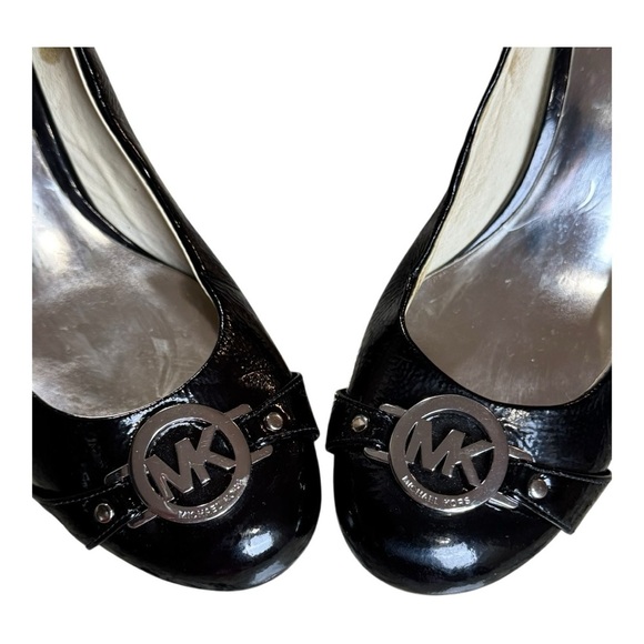 Michael Kors Black Patent Leather MK Logo Round Toe Heels Size 7 - Picture 10 of 13